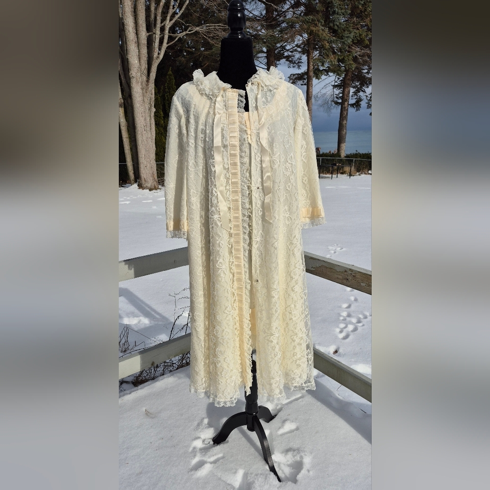 Odette Barsa 1950s 60's cream color Peignoir Set robe and gown.